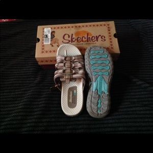 Sketchers slip on’s 6M